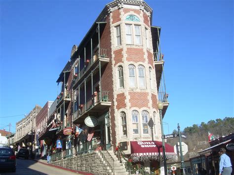 Experience the thrill of Eureka Springs' magical extravaganza